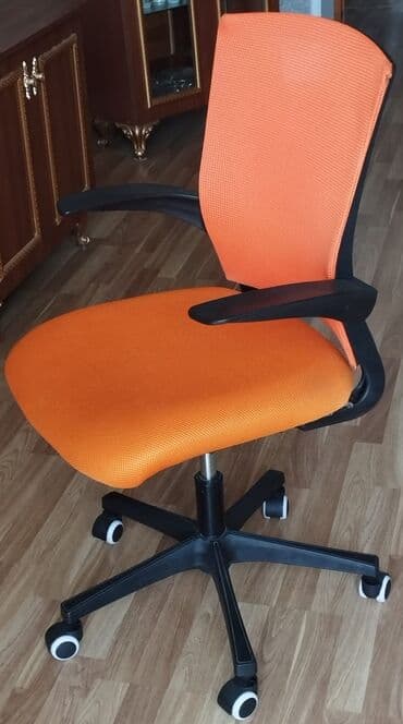 белый рабочий стол: С колесиками, Рукояти не регулируются, Ткань — 2