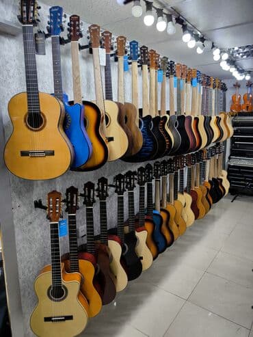 Pianolar: Klassik gitara, Yeni, Ünvandan götürmə