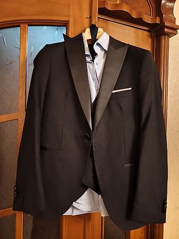 Bəy kostyumu bir dəfə nişana geyinilib,yeni kimidi,150 azn