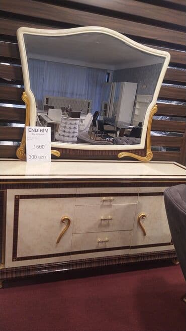 Komodlar: Yeni, Güzgülü, Çin — 1