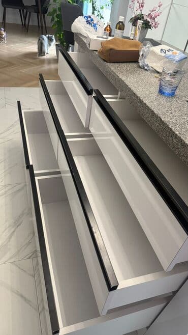 Termolar: 172x72x90 Mətbəx adası, dəzgah. Üstü qranit, cüzi çat var. 6 rəf — 6