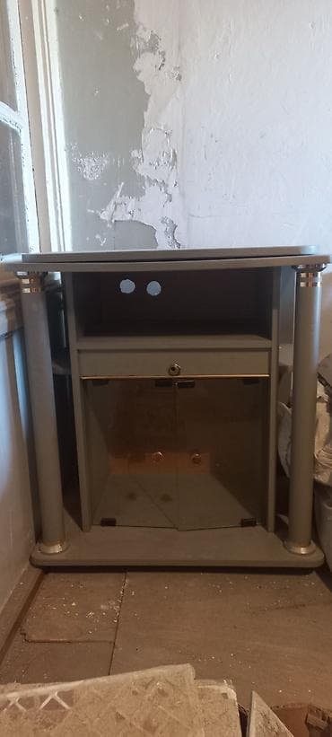 İşlənmiş, Düz TV altlığı, Polkalı, Şüşəli — 3