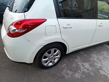 audi 6: Nissan Tiida: 1.6 l | 2011 il Hetçbek — 5