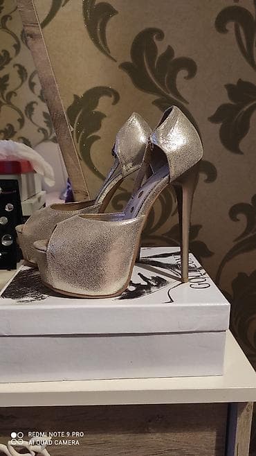 platforma ayaqqabi: Her biri 5 AZN.tecili kocurem deye hamisi satilir.hamisini isteyen — 3