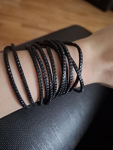 bilerzik per page 40: Swarovski original. Əla vəziyətdə. Qiyməti 40 Azn — 2