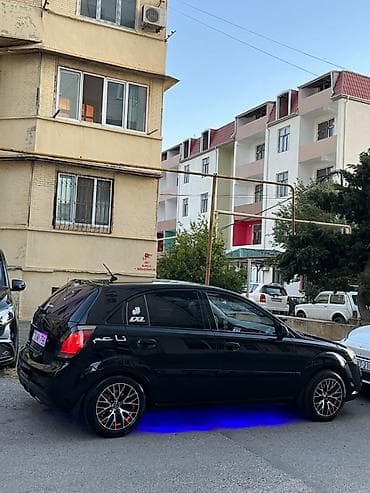 disk qabi: Kia Rio hatchback, qara rəng, maşın ideal veziyyetdedi maşını — 2