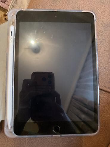 Apple iPad planşet + aksesuarlar - Model: Apple iPad (Home düyməli