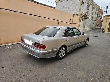 bmw e39 2003: Mercedes-Benz E 220: 2.2 l | 2001 il Sedan — 3