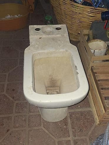 sandık: Unitaz satilir. İstəyən əlaqə saxlasın. Watsap aktivdir. Ünvan Baki — 2