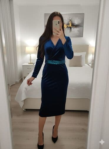 Məhsul: Qadın məxmər don - Rəng: Dərin göy/safir - Parça: Yumşaq