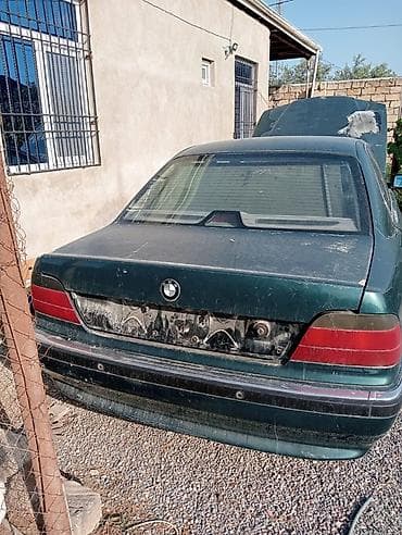 moto skuter: BMW 7 Series E38. Avtomobil göründüyü kimi mühərrik xanada balaca — 3