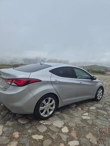 suktur: Hyundai Elantra: 1.8 l | 2012 il Sedan — 5