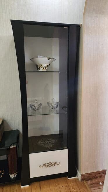 Şüşəli dolab vitrini, İşlənmiş, Ünvandan götürmə