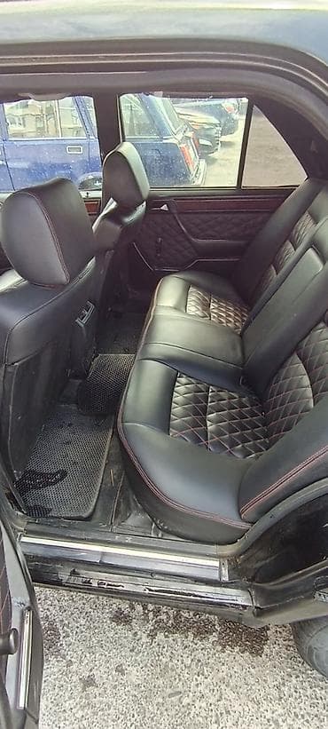 Mercedes-Benz E 220: 2.2 l | 1994 il Sedan
