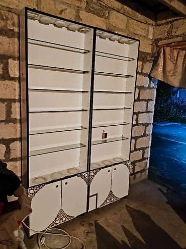 mebel malyari teleb olunur: 2 ədəd hazir şkafdir. 2 işiqi işləmir qalan hər yeri salamatdir — 1