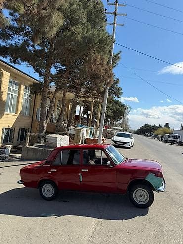 vetrovik satilir: Model: VAZ 2101 (Jiquli) sedan Rəng: tünd qırmızı Kuzov: 4 qapı, xrom — 3