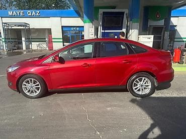 şuşa ramana: Ford Focus sedan, qırmızı rəng. - Kuzov: 4 qapılı sedan, aerodinamik — 2