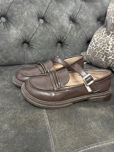 Şəxsi əşyalar: Qəhvəyi rəngli qadın loaferləri 34 ölçü - Üst material: parlaq — 2