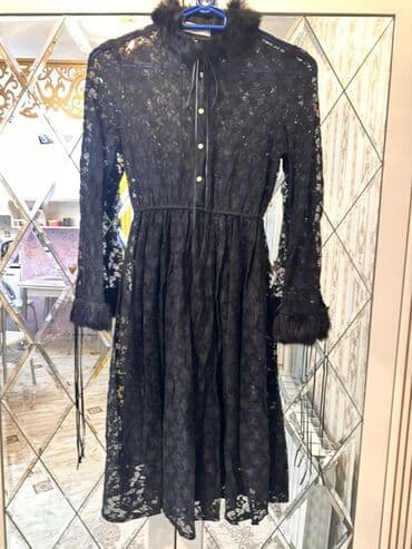 Toy paltarları və aksesuarları: İki fərqli qadın paltarı dəsti 1) Qara krujeva üstlü, aşağı hissəsi — 3