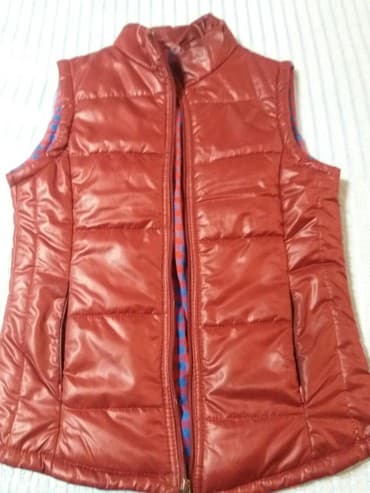 jiletler qadin ucun: Vişnə rəngli kurtka.Brend.Roni firması 38 razmer.Təzədən — 1