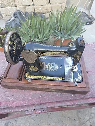 qedimi sandiqlar: Kolleksionerlər, antikvar sevərlər və retro üslubda dizayn (kafe — 1