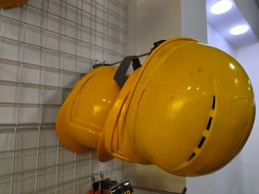 Motonəqliyyatın icarəsi: Sarı rəngli təhlükəsizlik kaskaları - Yüngül və davamlı plastik — 1