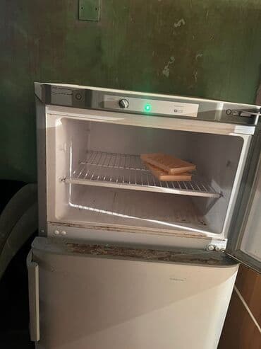 İki qapılı məişət soyuducusu - Rəng: gümüşü/boz - Üst kamera