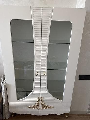 Şüşəli dolab vitrini, Yeni, Ünvandan götürmə