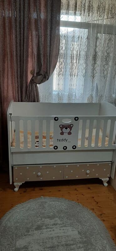 Oğlan və qız üçün, Dördbucaq, Beşik, Dəstsiz, Matras ilə, Yellənmə mexanizmsiz