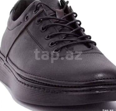 ayaqqabı мокасини: Qara rəngdə dəri kişi ayaqqabıları. Rahat və dəbli dizaynı gündəlik — 1