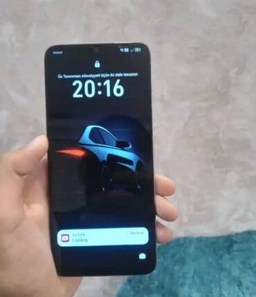 Smartfon - Arxa panel: şüşə effekti verən açıq gümüş/gradient rəng — 3