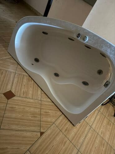 Отделочные материалы: Ağ rəngli künc jakuzi vanna satılır. Jakkuzi kimi istifadə etməmişik — 1