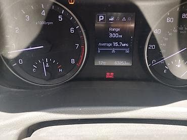 Hyundai Elantra: 2 l | 2017 il Sedan — 4