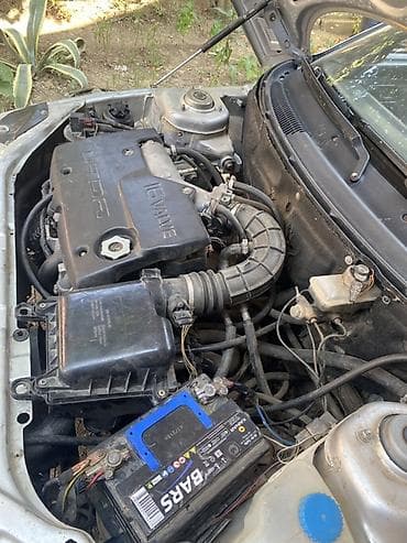 yer şumluyan: Lada 2110 sedan – gümüşü rəng. - Kuzov: 4 qapılı sedan, ön və arxa — 6