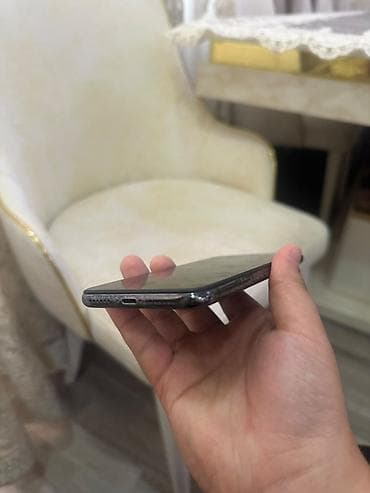 mini pc computer: IPhone X, Qara, Face ID — 2