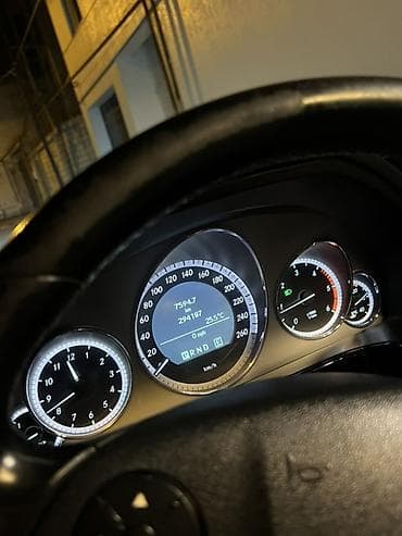 13 disk: Mercedes-Benz E-Class: 2.2 l | 2011 il Sedan — 9