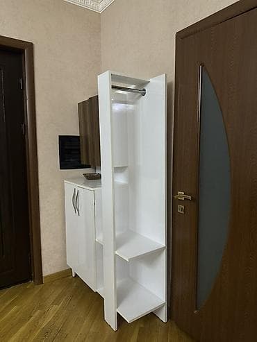 kicik şkaf: Dəhliz üçün çoxfunksiyalı asqılı dolab dəsti - Rəng: ağ (korpus) + — 1