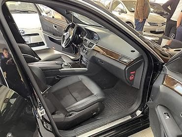 teker 18 type 0: Mercedes‑Benz E‑Class sedan (W212), qara rəng. Xarici: - AMG üslublu — 4