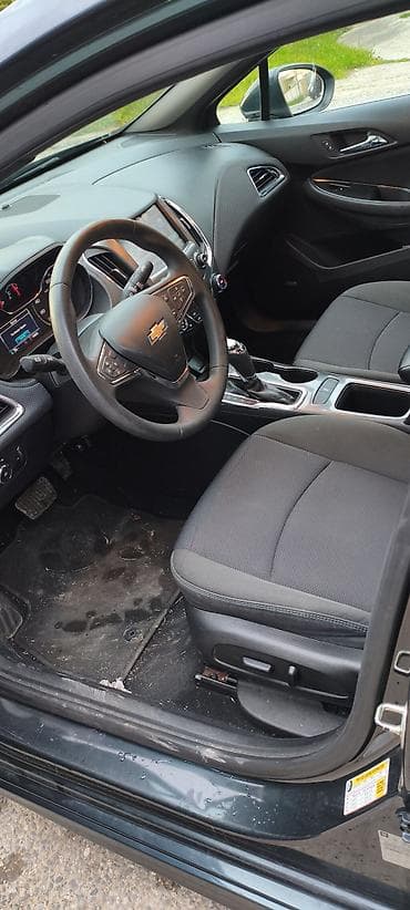 Chevrolet Cruze: 1.4 l | 2018 il 81000 km Sedan — 10