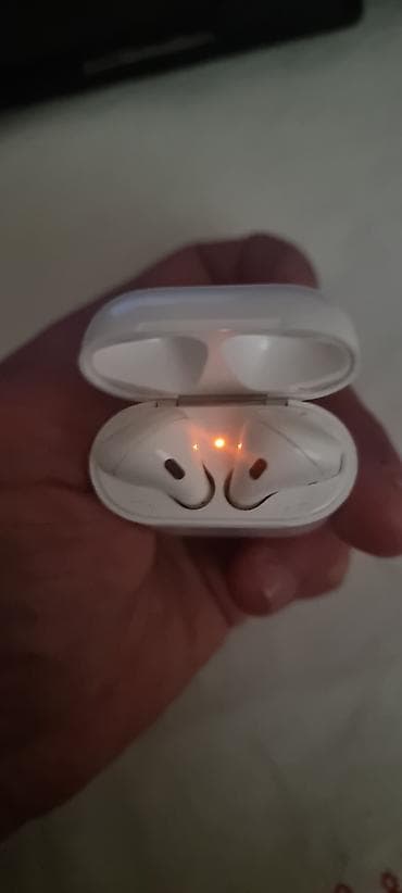 Masaüstü kompüterlər və iş stansiyaları: Ağ rəngli simsiz qulaqcıq dəsti (iki qulaqcıq + şarj futlyarı) — 3