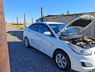 hyundai sonata 2003: Hyundai Accent: 1.4 l | 2012 il Sedan — 4