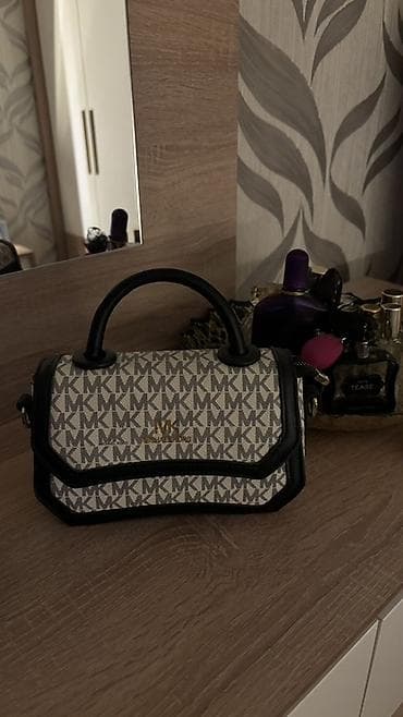 sumkalar 2025: Çiyin çantası, Michael Kors — 2