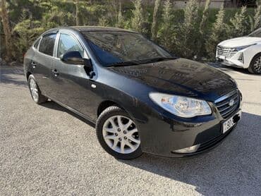 Hyundai Elantra sedan - Korpus: 4 qapılı sedan, qara rəng - Mühərrik