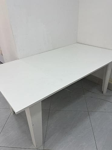 мох: Ağ rəngli masa - Minimalist dizayn: düz, geniş üst səth və dördbucaq — 2