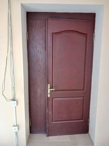 otaq qapıları: 8 ədəd qapi. ünvan bilgəh.1 ədədi 130m. ölçüsü 80x210. Taxta otaq — 1