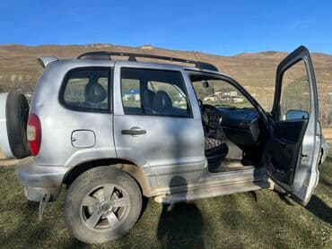 t 25 traktor satisi: Chevrolet Niva: 1.7 l | 2004 il 159000 km Ofrouder/SUV — 3
