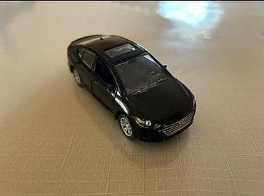 Model avtomobil – qara rəngli sedan miniatürü - Material: metal və