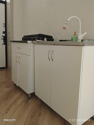 Moyka altdığı və dolab. İşlənib ıakin çox gözəl vəziyyətdədir. İkisi