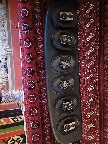 Avtomobil üçün səs sistemi dəsti Məhsulun tərkibi: - Arxa polkaya — 3