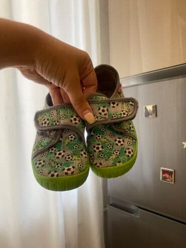 детские футбольные щитки: Домашние тапочки, Размер: 34, цвет - Зеленый, Новый — 2